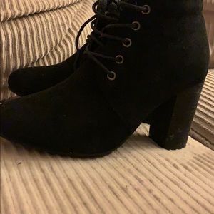 Women’s bootie size 9